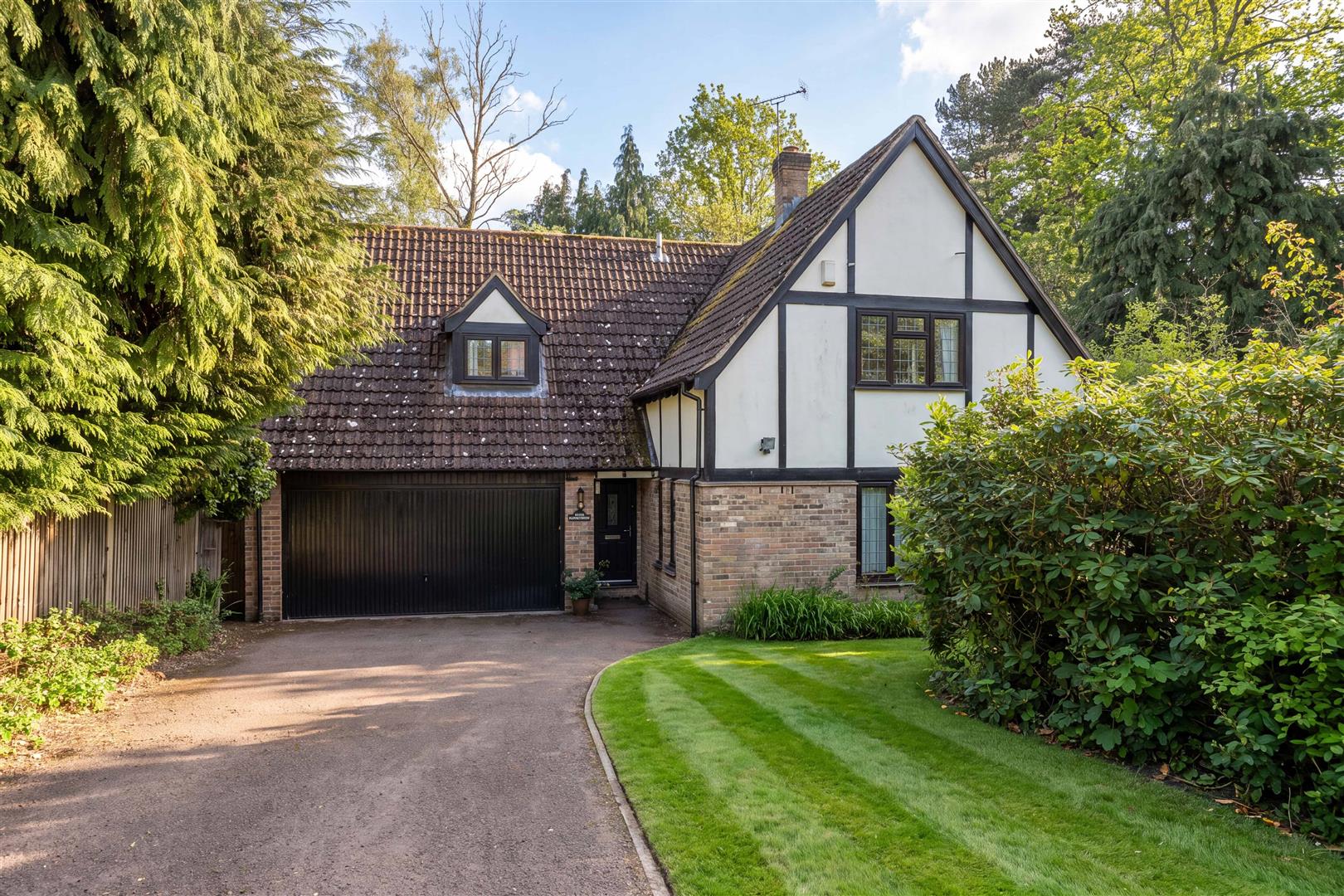 4 bed property in Oakdene, Ascot